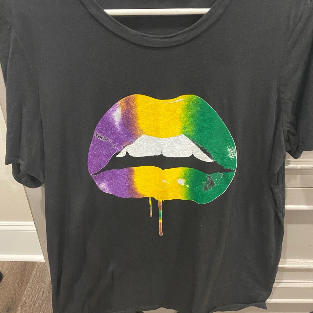 Mardi Gras colored lip tshirt